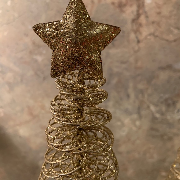 2 gold colored glittery Christmas trees - Picture 2 of 3